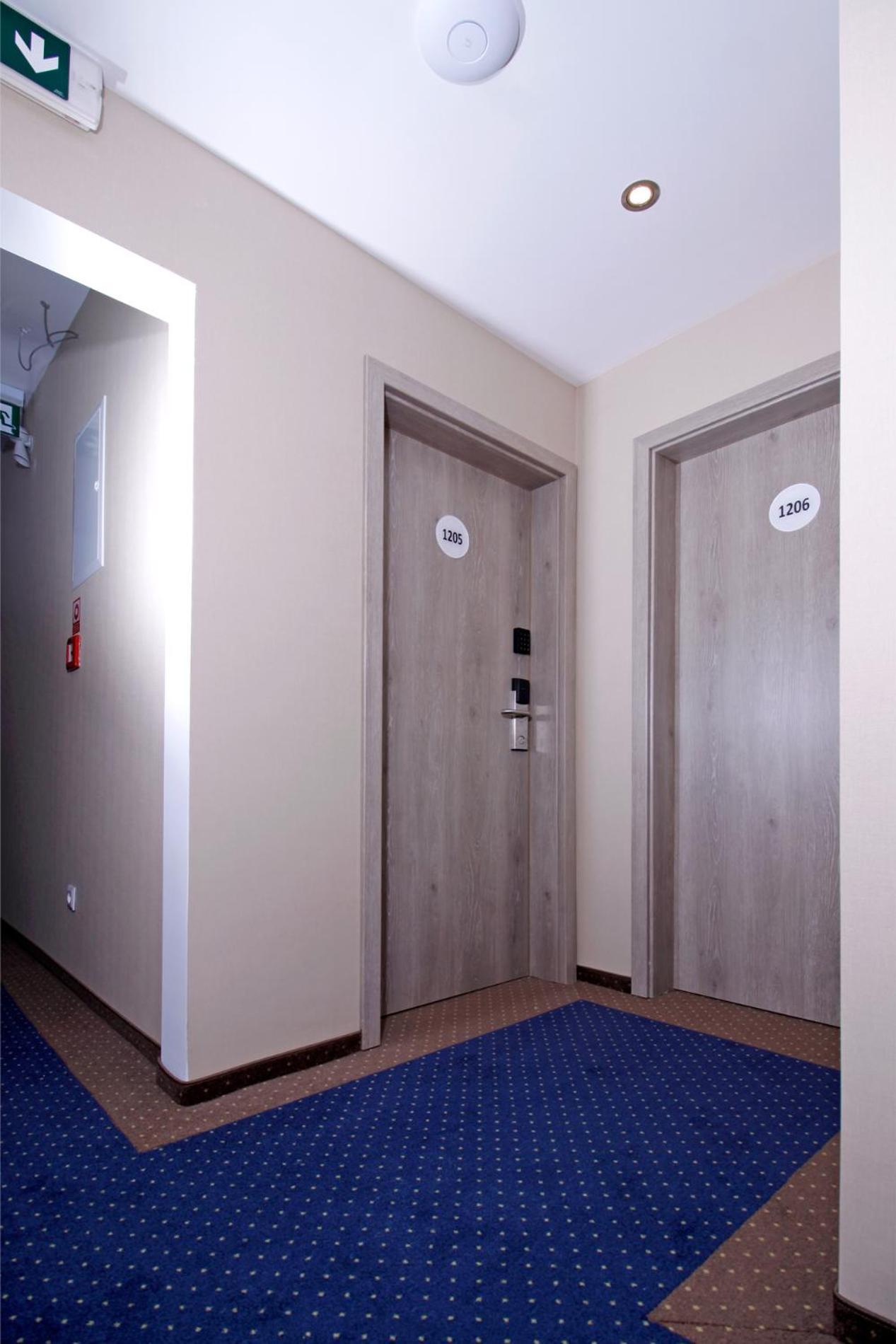 Aviator Garni Hotel براتسيلافا المظهر الخارجي الصورة