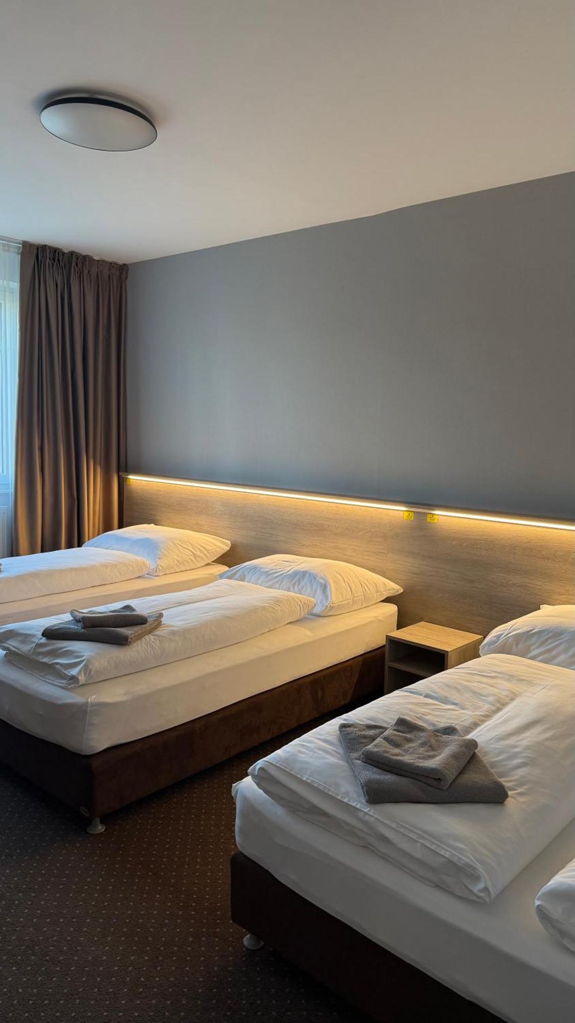Aviator Garni Hotel براتسيلافا المظهر الخارجي الصورة