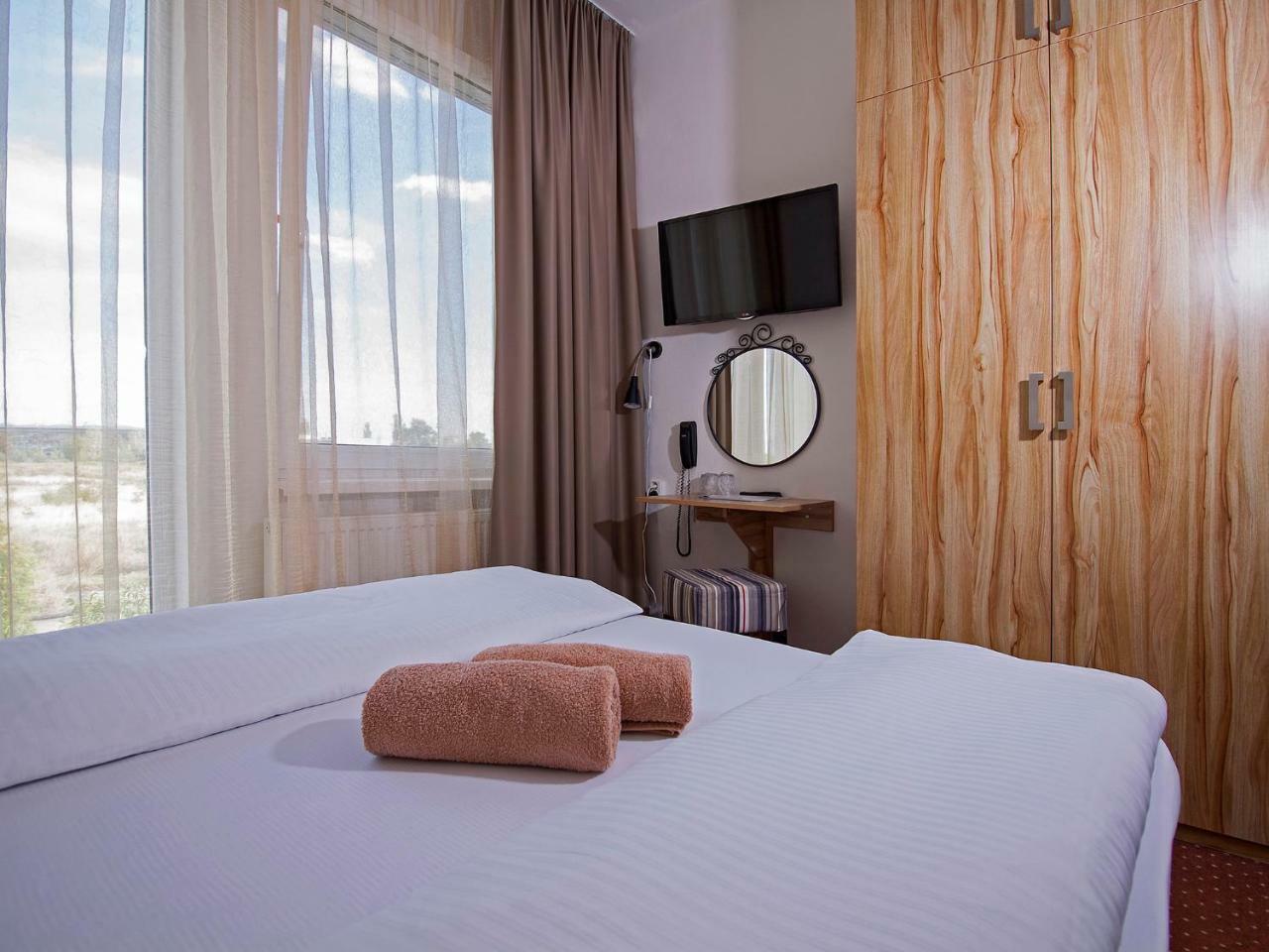 Aviator Garni Hotel براتسيلافا المظهر الخارجي الصورة