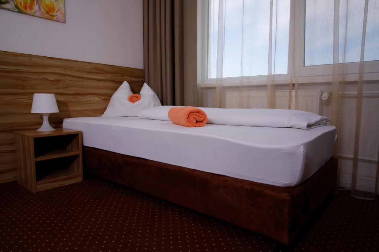 Aviator Garni Hotel براتسيلافا المظهر الخارجي الصورة